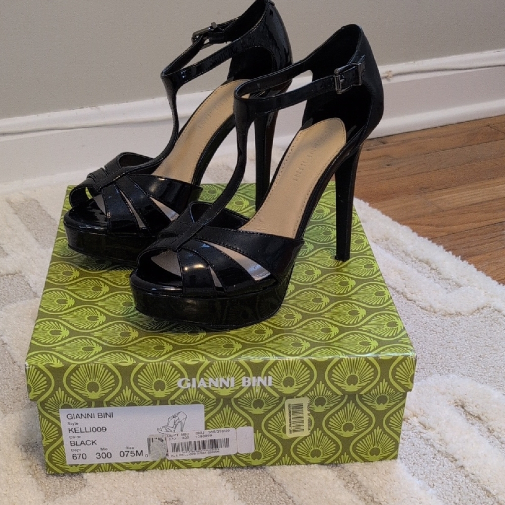 Gianni Bini Glossy Black Heels